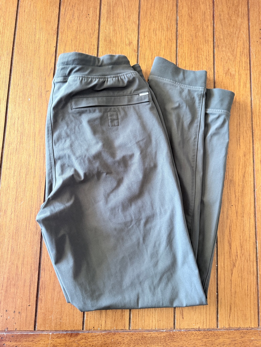 Vuori Men Size Medium Olive Green Jogger Sweatpants